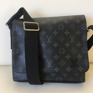 Louis Vuitton District Messenger Bag